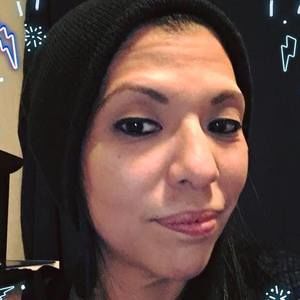 Meet your Posher, Claudia